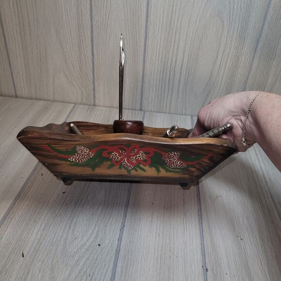 Vtg Hand Painted Wood Nut Bowl Shell Cracking Tools Holiday Design Christmas - Picture 10 of 10
